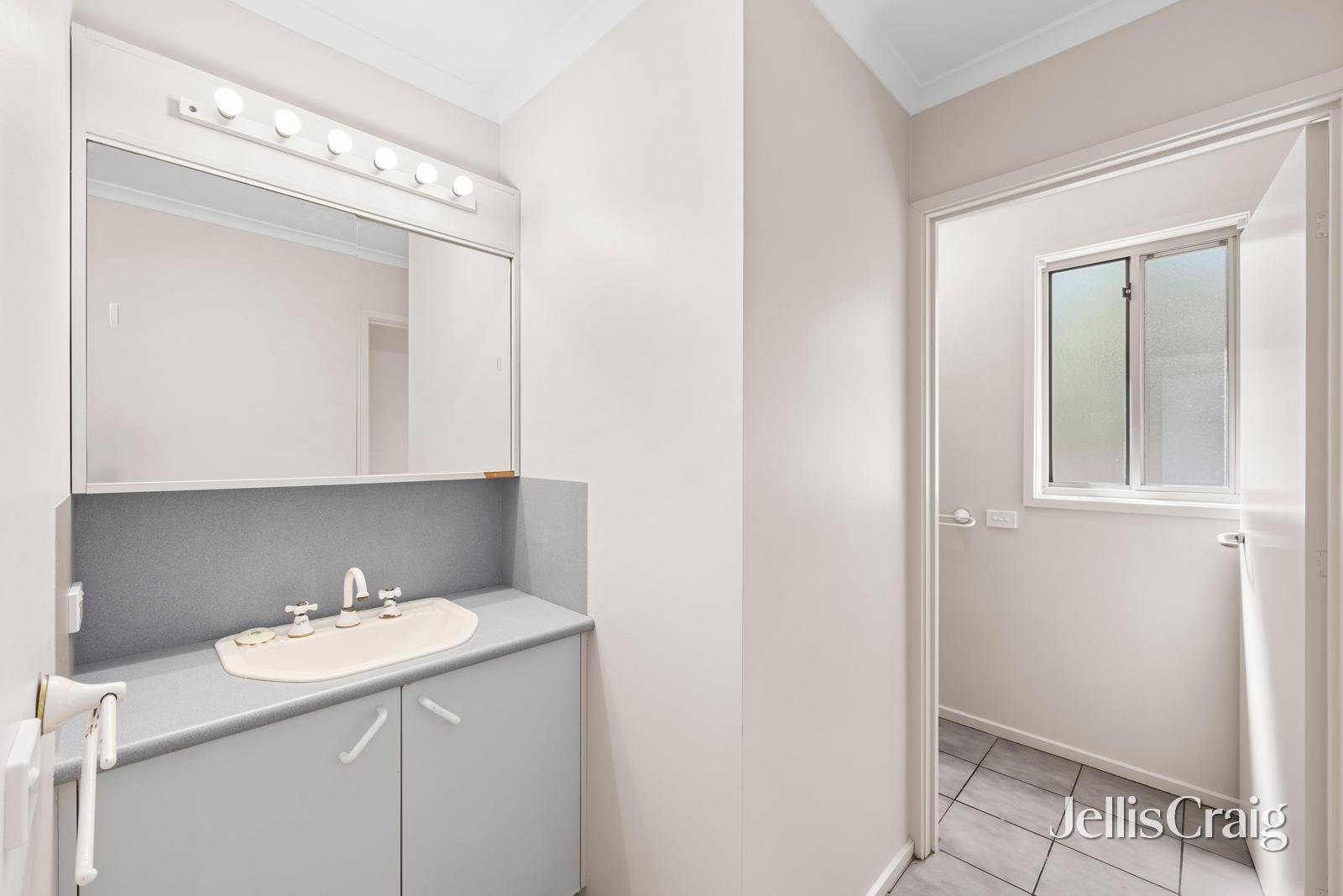 14 Tinworth Avenue, Canadian image 12