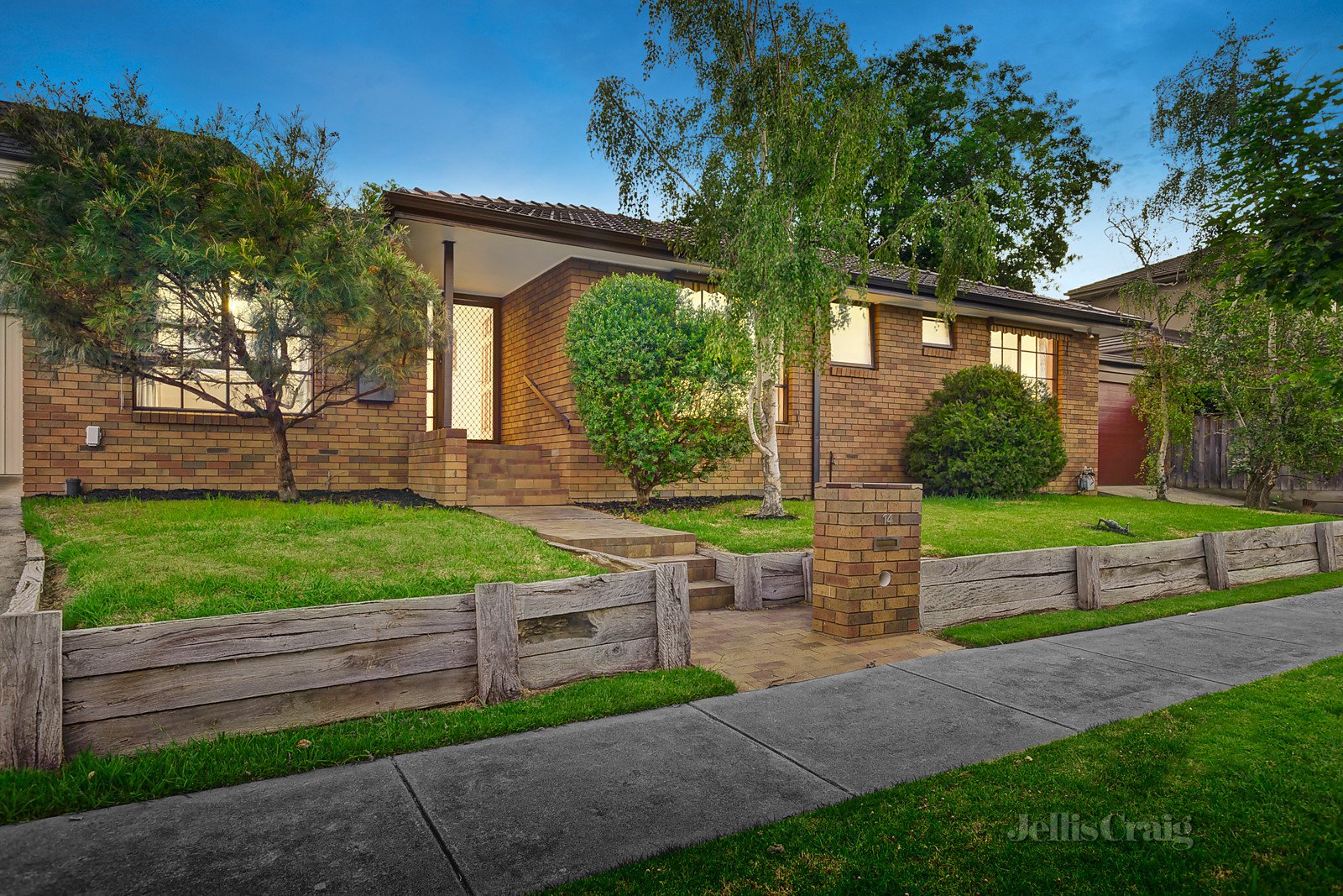 14 Tivey Parade, Balwyn image 1