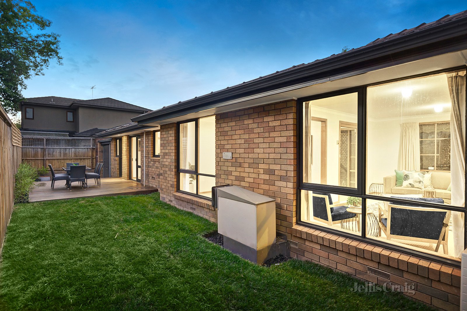 14 Tivey Parade, Balwyn image 8
