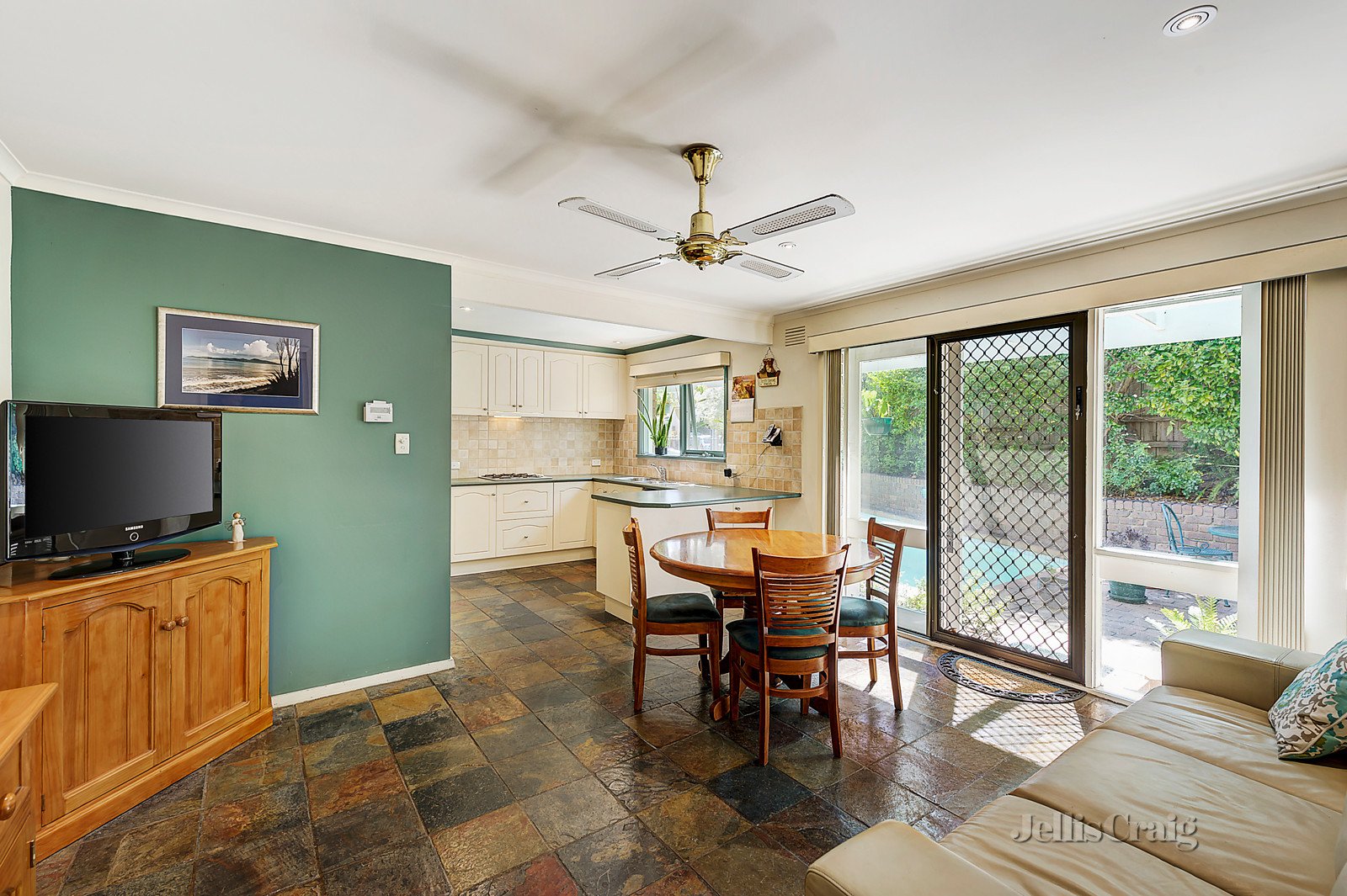 14 Trenham Court, Mitcham image 3