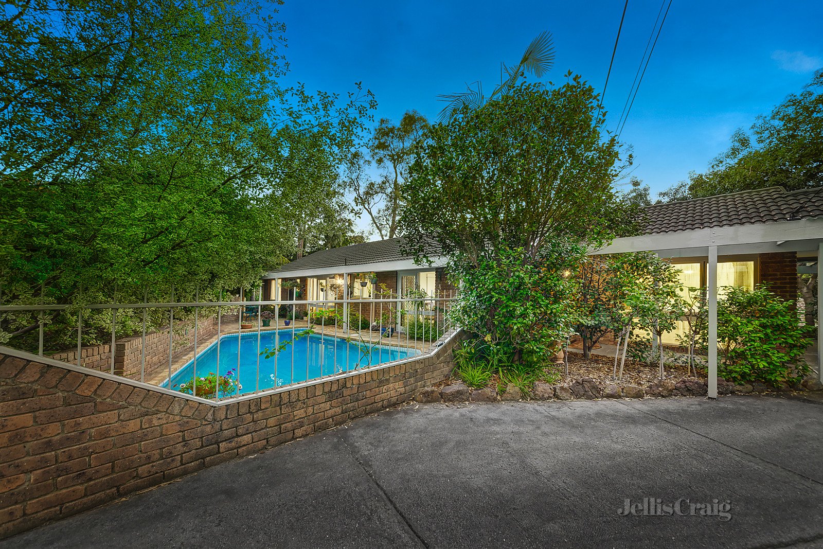 14 Trenham Court, Mitcham image 14