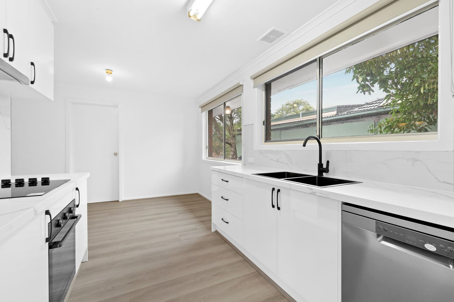 1/4 Tudor Court, Heathmont image 3