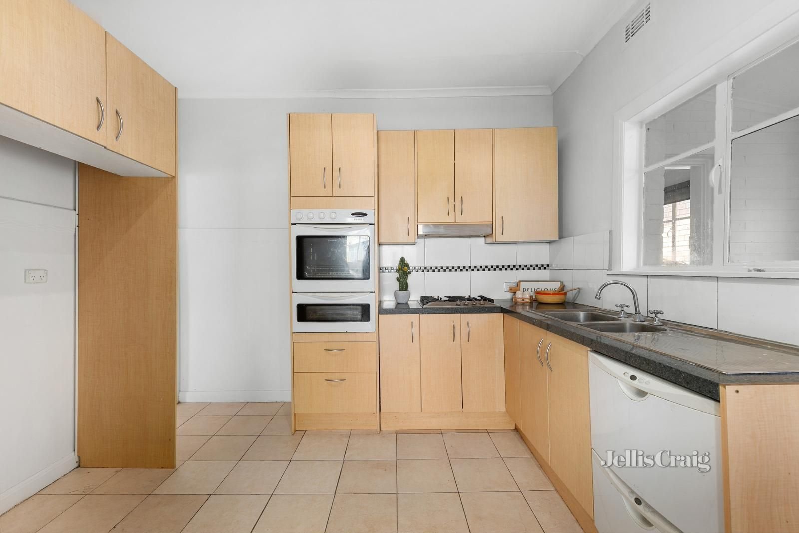 1/4 Valkstone Street, Bentleigh East image 7