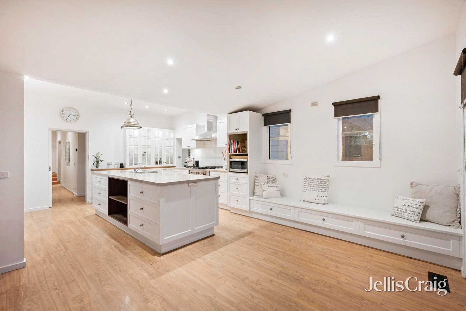 14 Vasey Grove, Donvale image 3