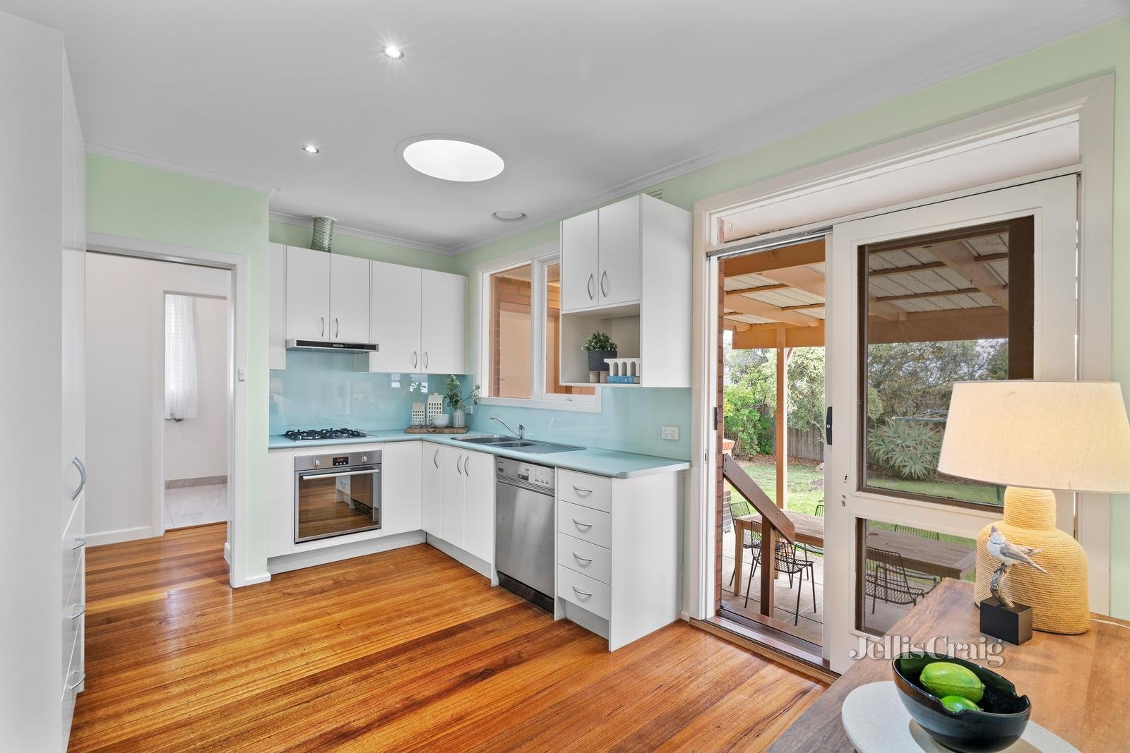 14 Venice Avenue, Mitcham image 6