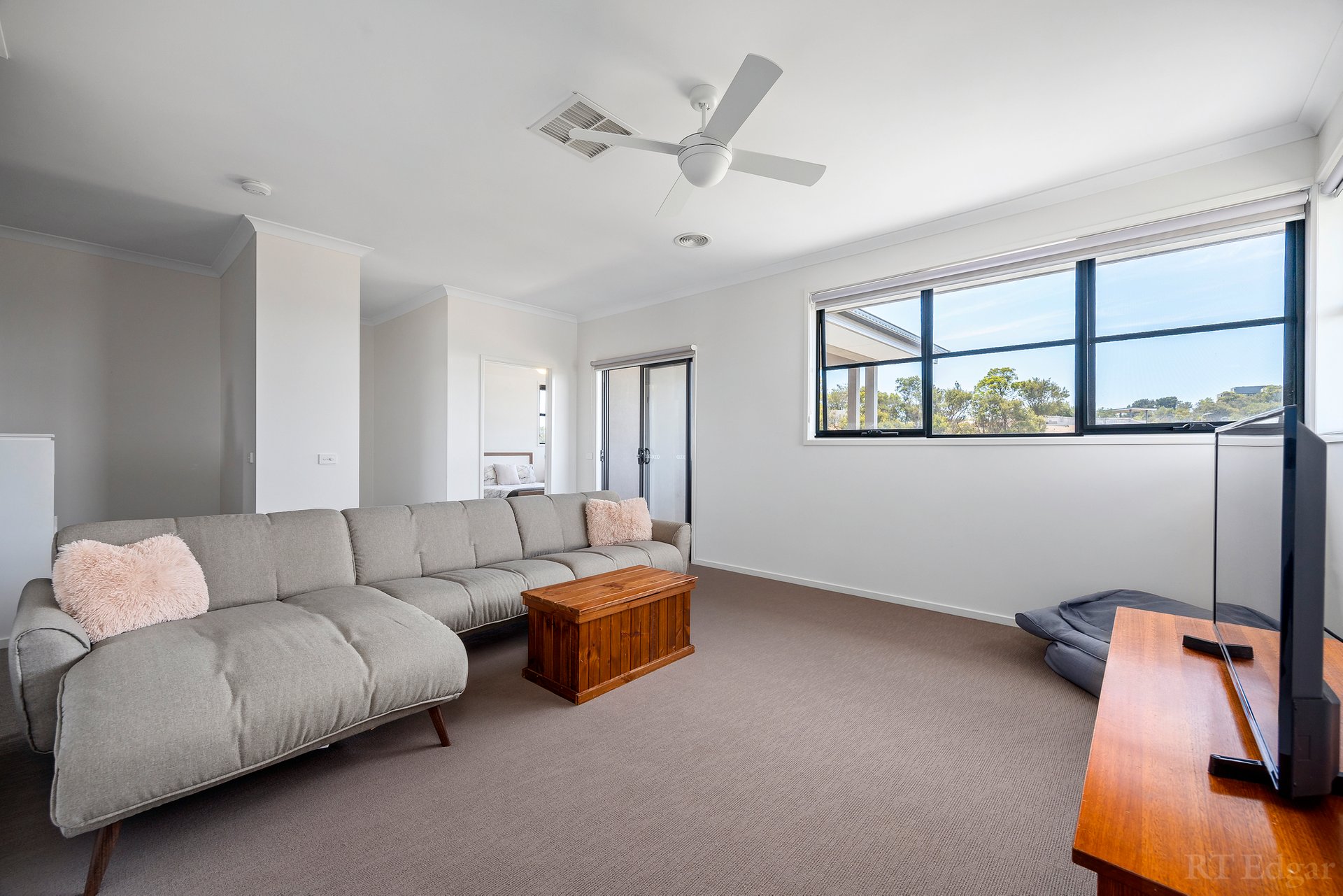 Property Gallery Thumbnail 9