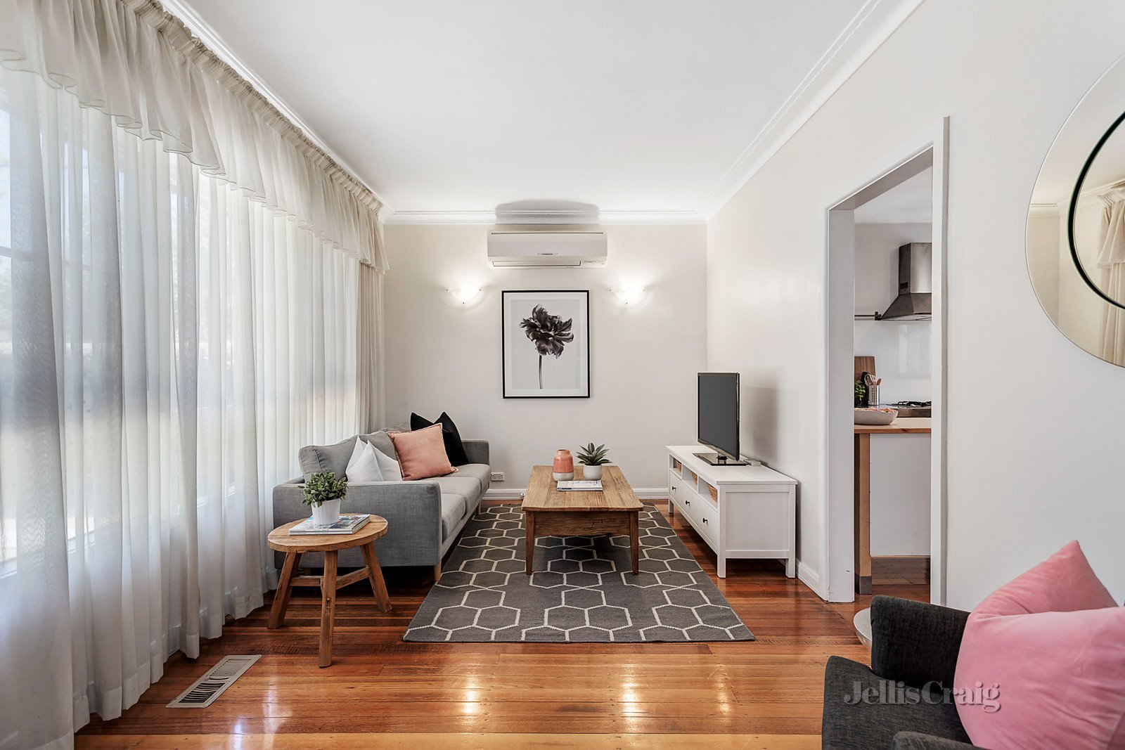 1/4 Wells Street, Surrey Hills image 2
