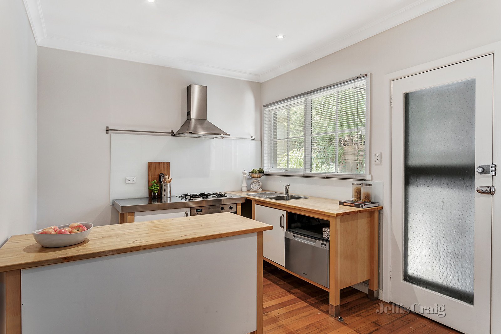 1/4 Wells Street, Surrey Hills image 5