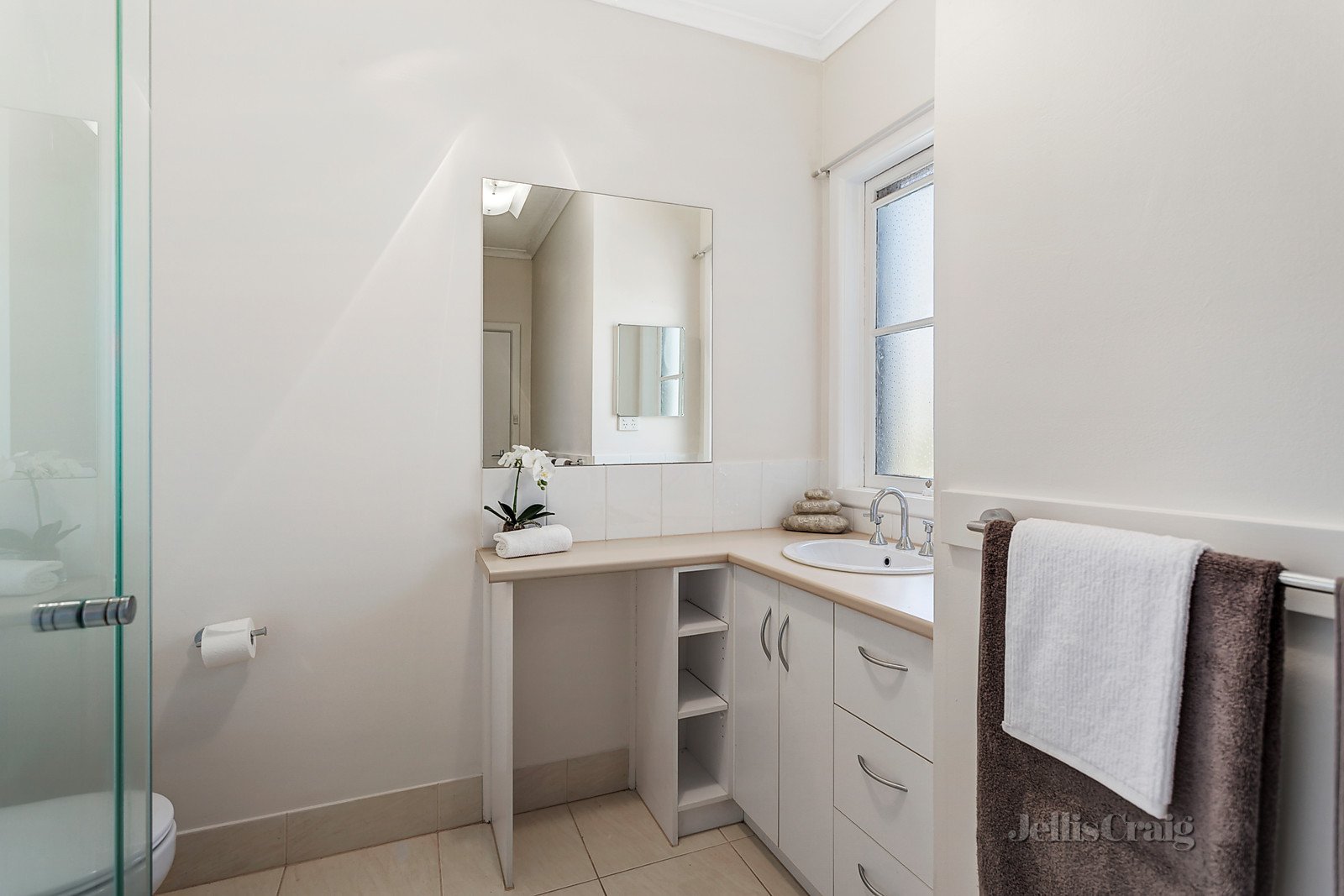 1/4 Wells Street, Surrey Hills image 7