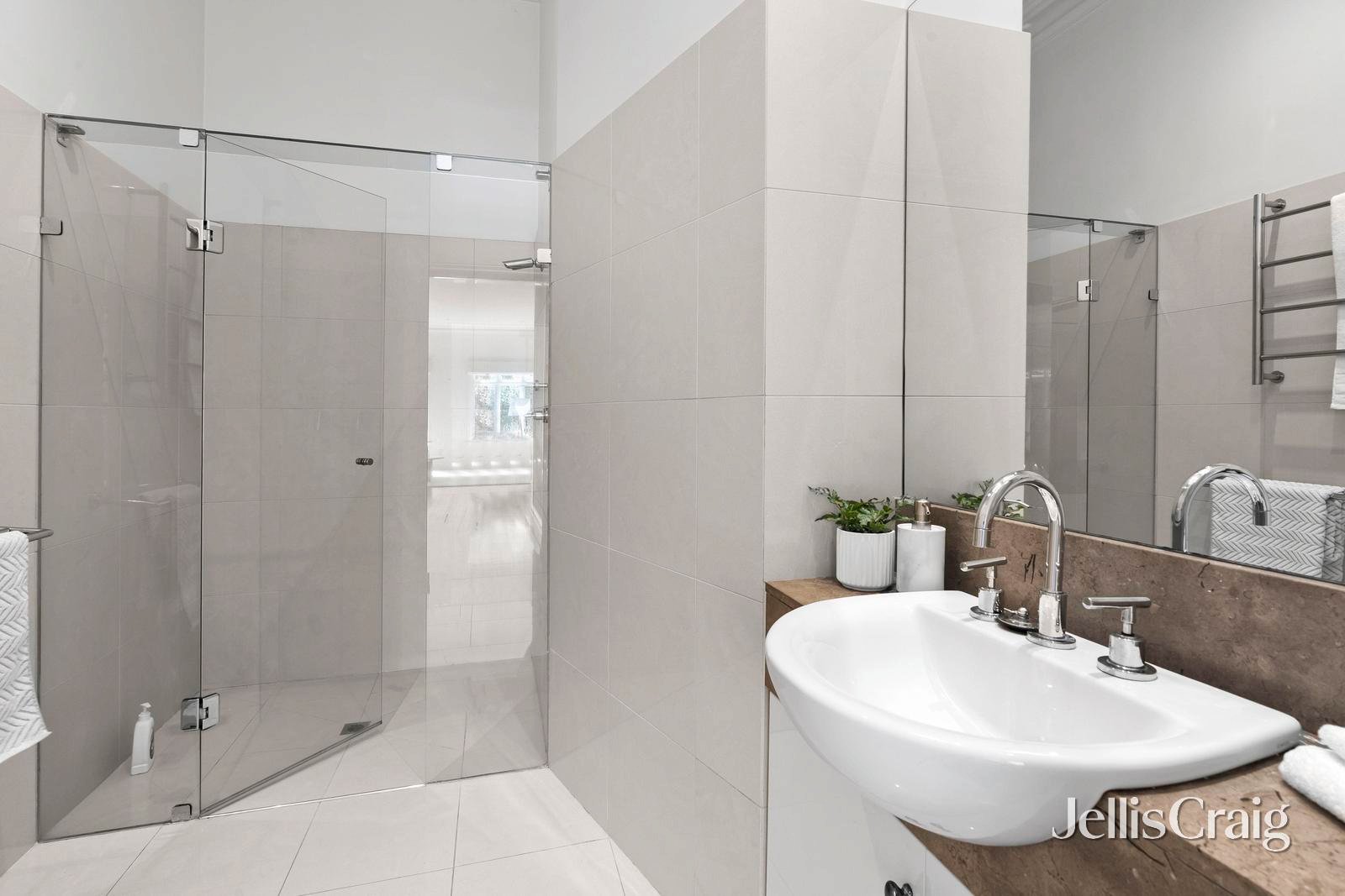 14 Willandra Avenue, Canterbury image 14