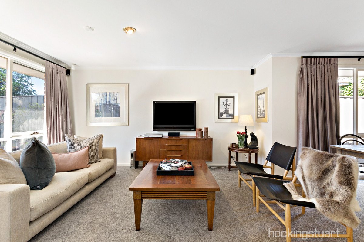 1/4 Woods Street, Balwyn image 2