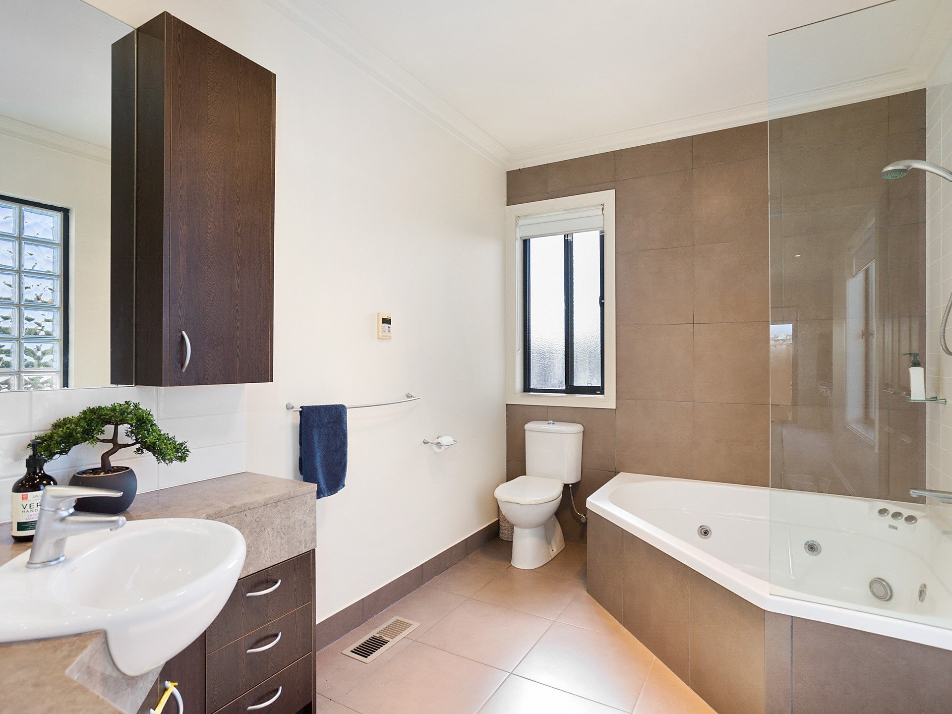 Property Gallery Thumbnail 5