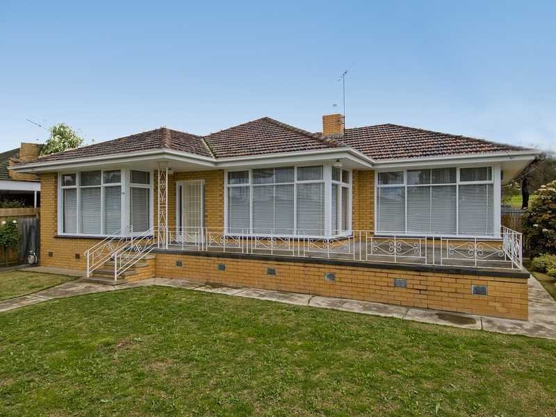 140 Vines Road, Hamlyn Heights image 1
