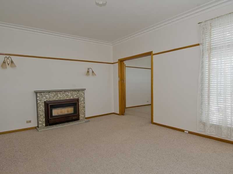 140 Vines Road, Hamlyn Heights image 3