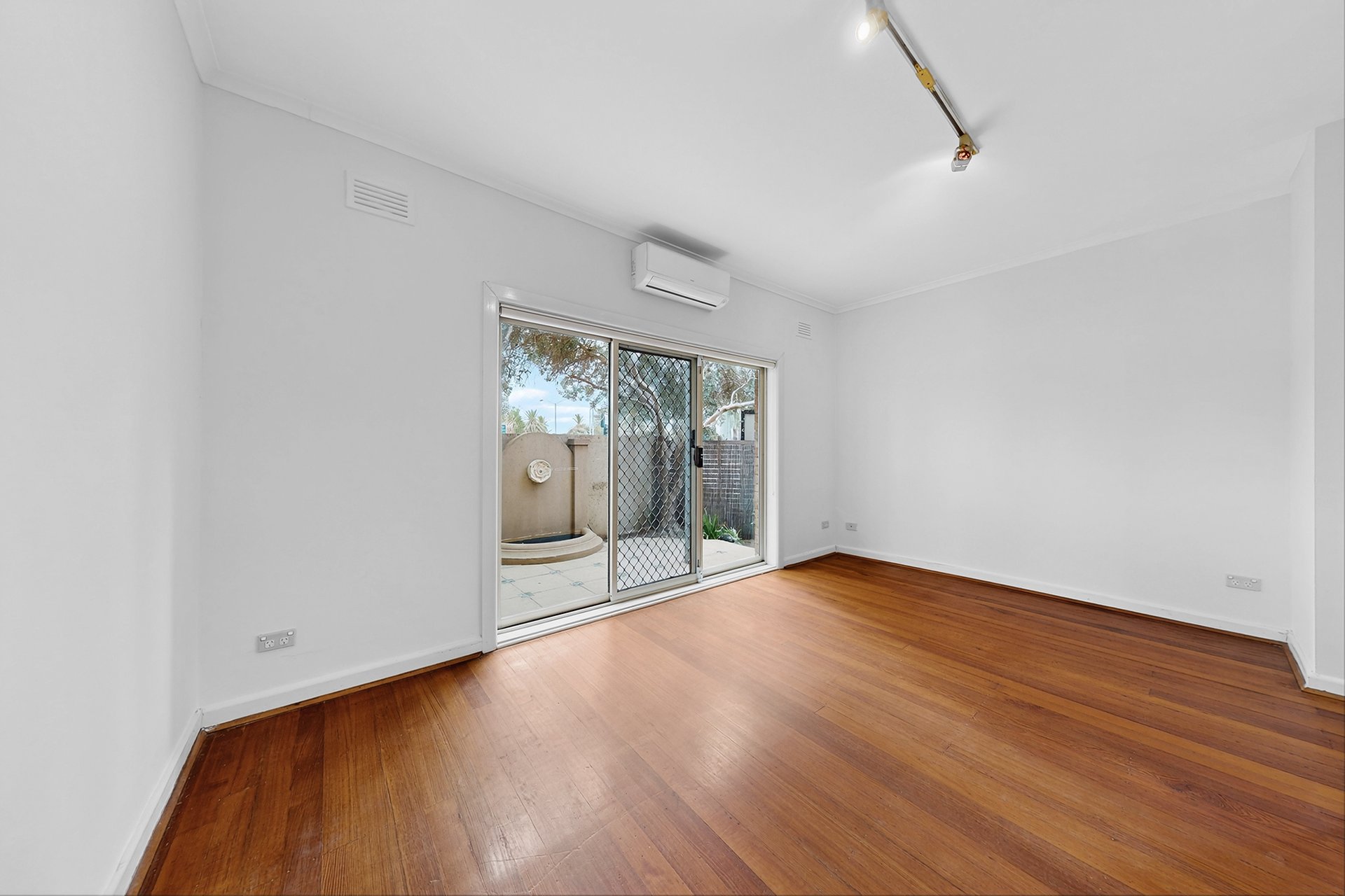 1/400 Barkly Street, Elwood image 6