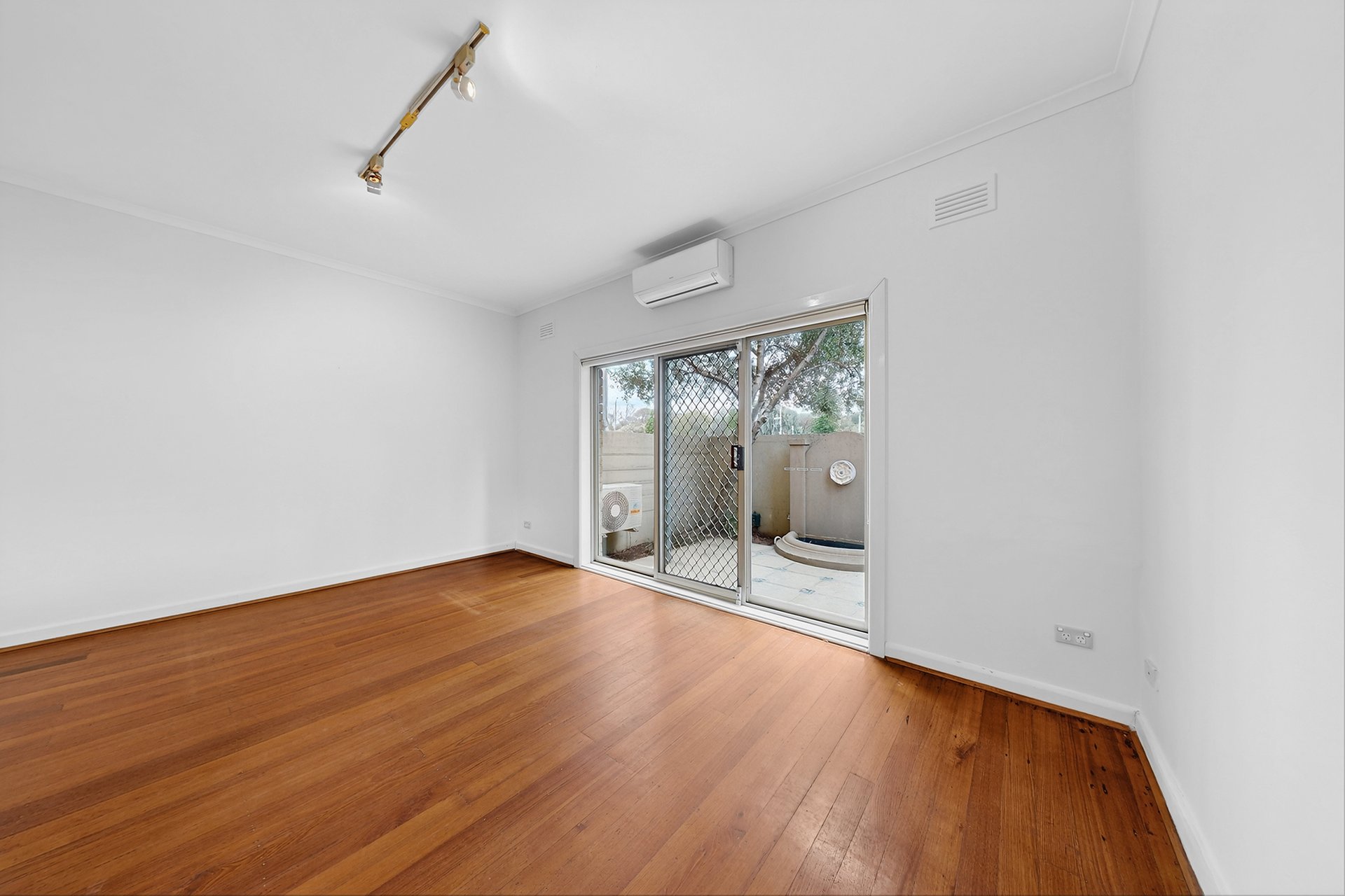 1/400 Barkly Street, Elwood image 7