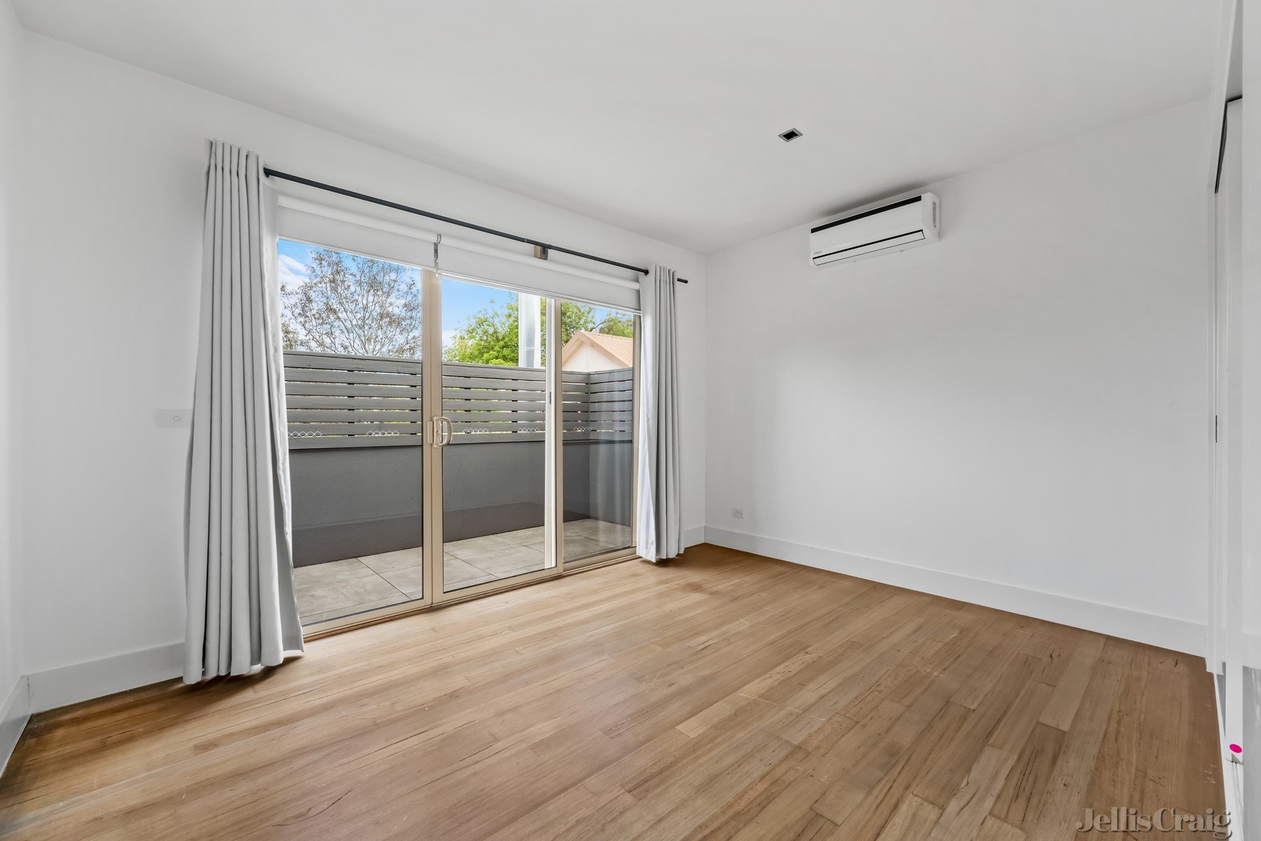 1/406 Clarke Street, Northcote image 3