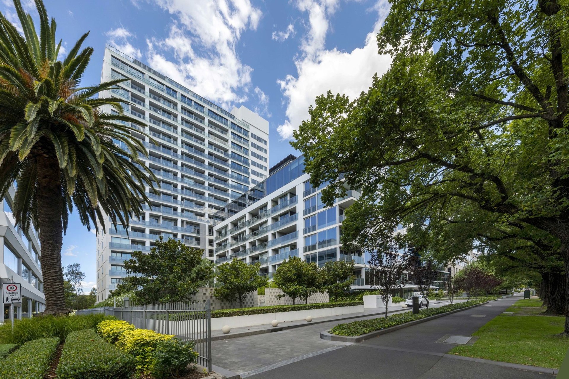 1407/499 St Kilda Road, Melbourne image 1