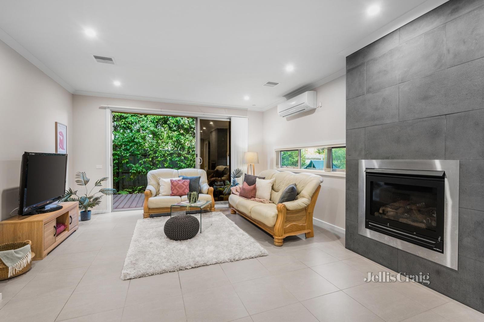 141 Mahoneys Road, Forest Hill image 2