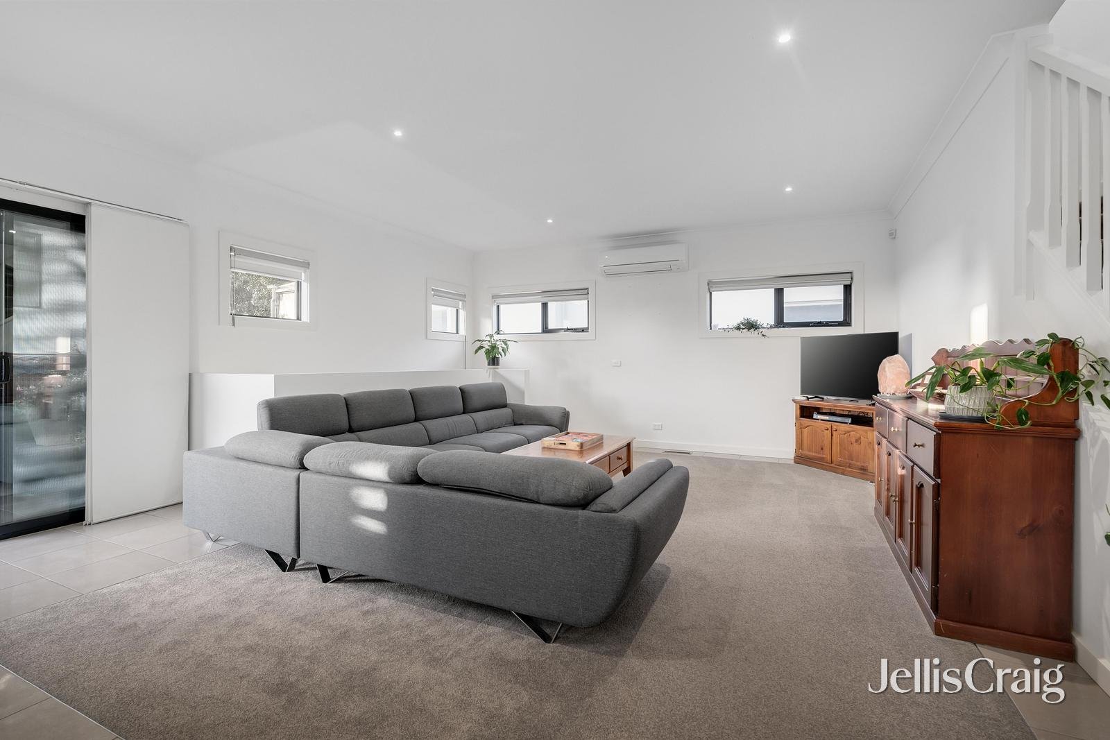 1/41 Surrey Road, Mount&nbsp;Waverley image 2