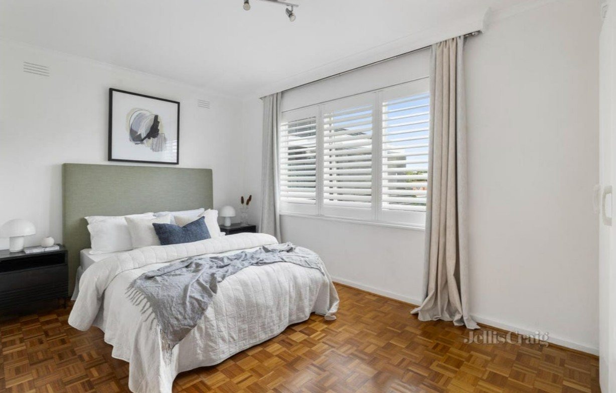 14/10 Dickens Street, Elwood image 2