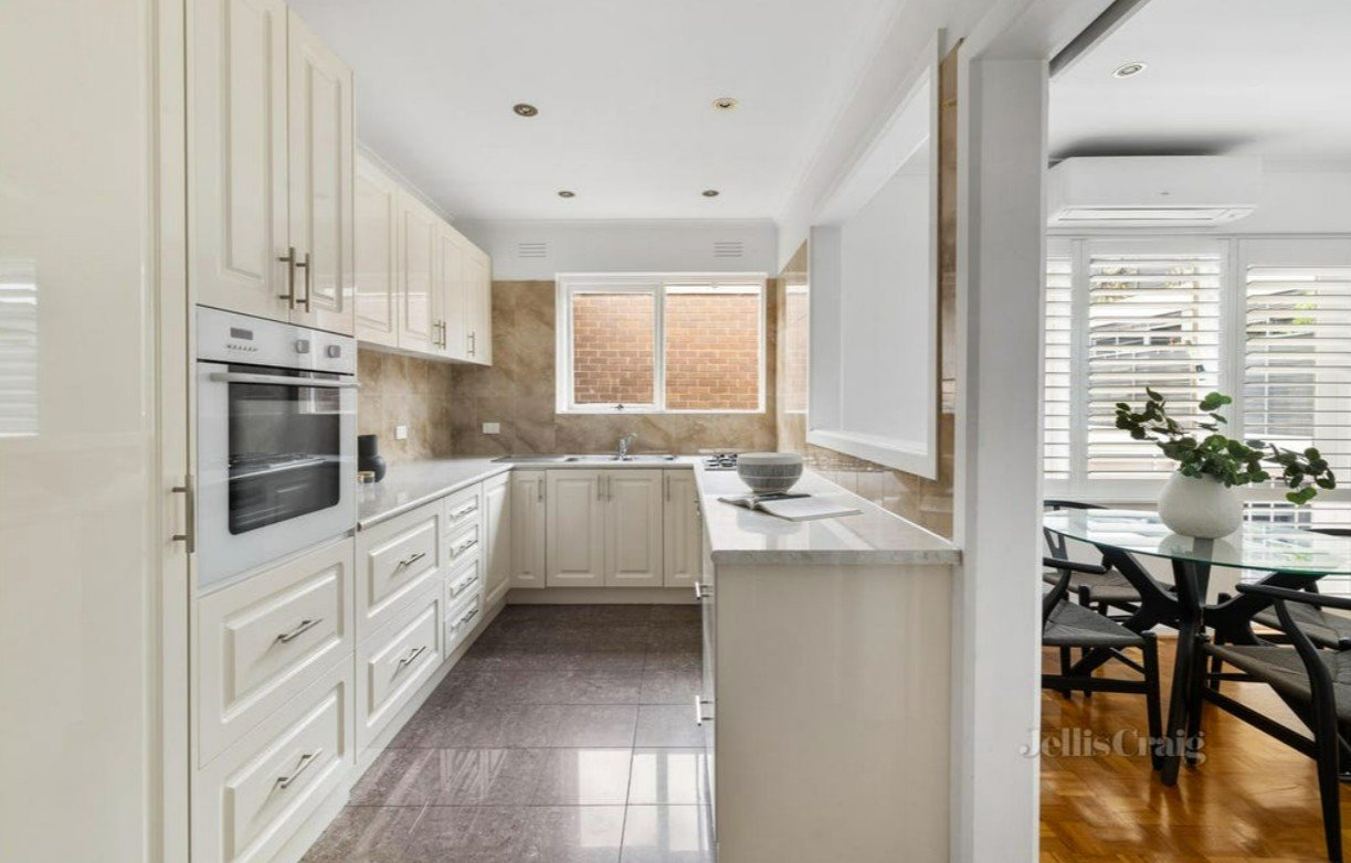 14/10 Dickens Street, Elwood image 4