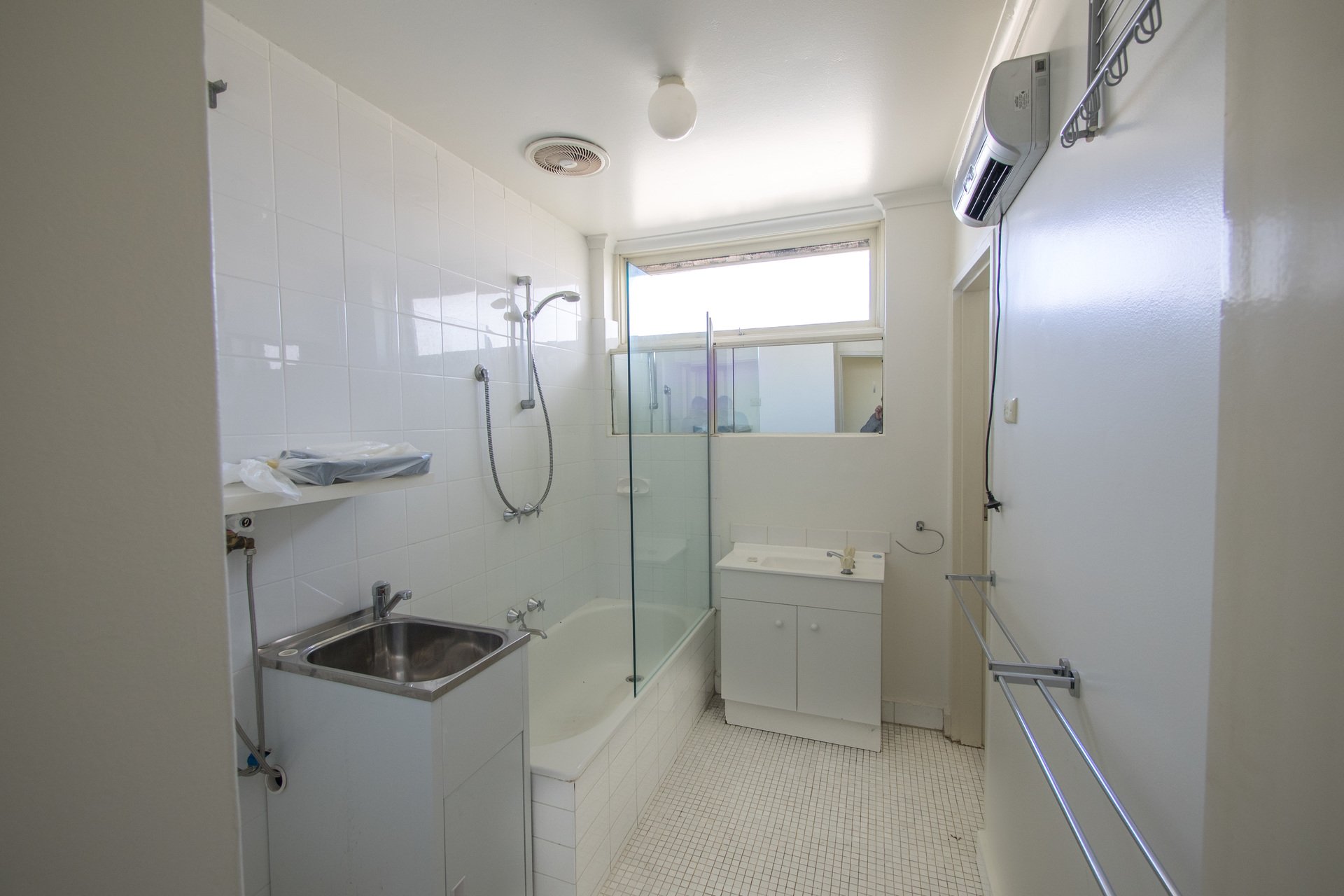 14/113 Addison Street, Elwood image 3