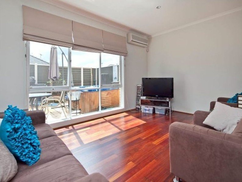 14/18 Tulloch Grove, Glen Waverley image 2