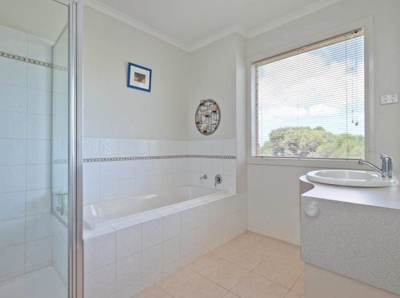 14/18 Tulloch Grove, Glen Waverley image 4