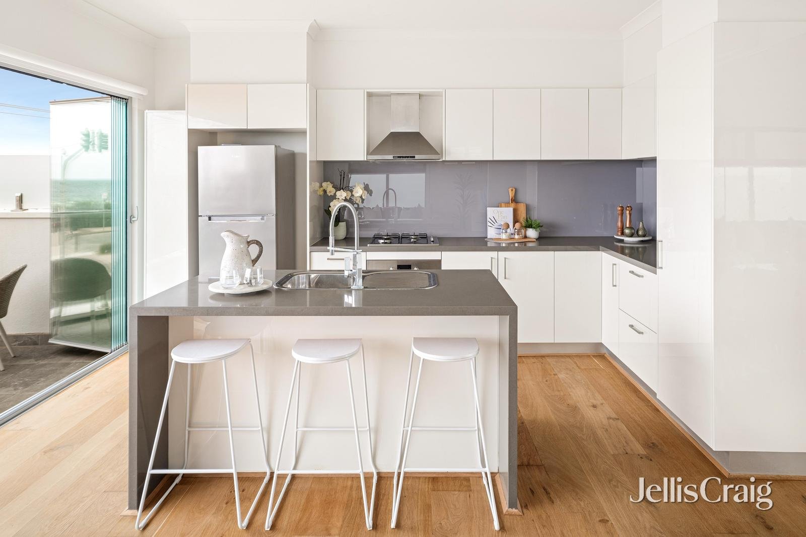 14/183 Beach Road, Mordialloc image 5