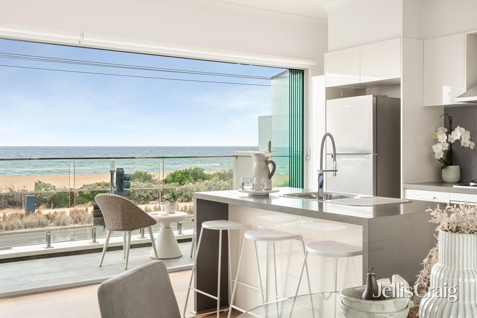 14/183 Beach Road, Mordialloc image 7