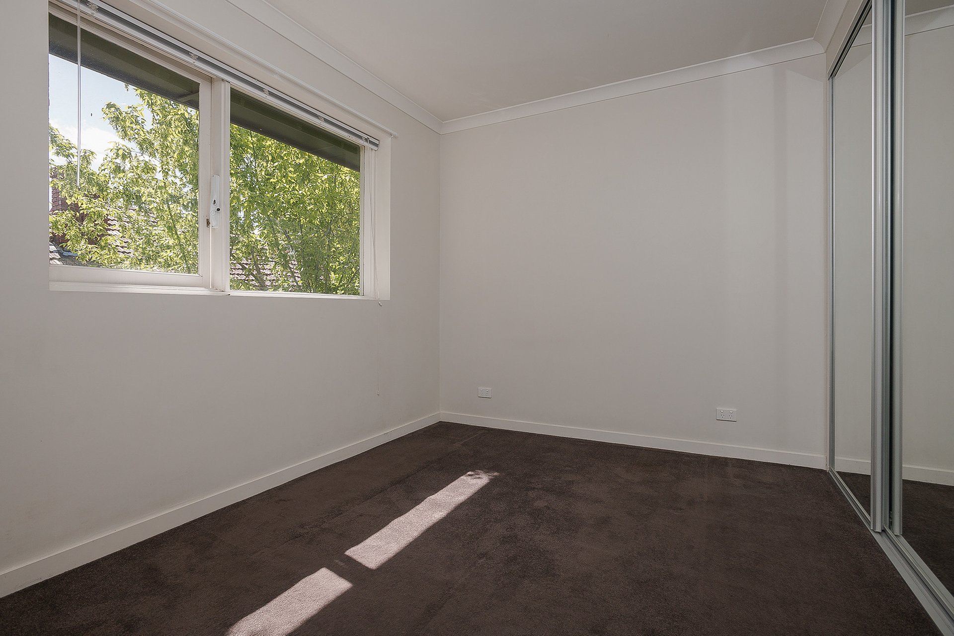 Property Gallery Thumbnail 3