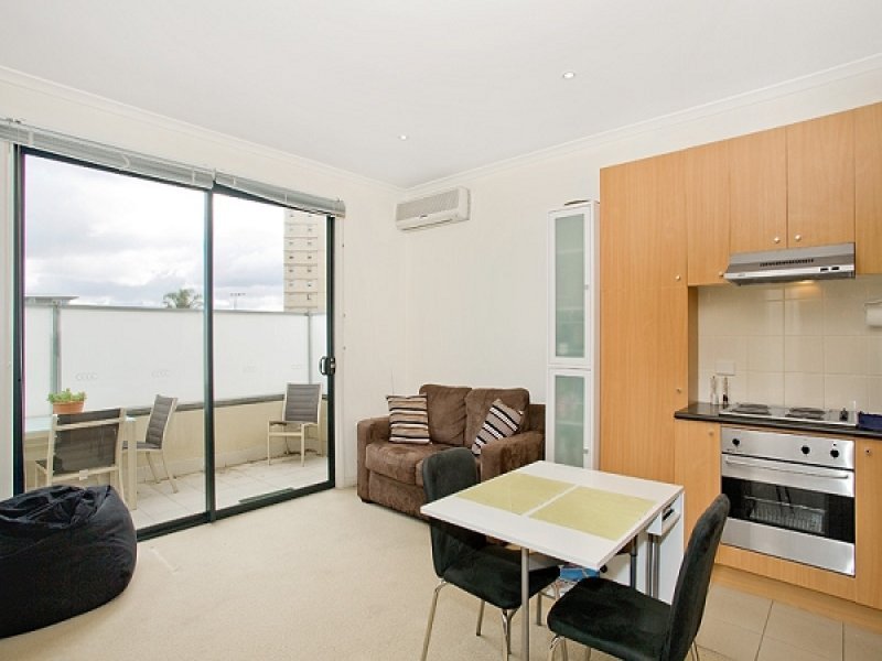 14/197 Inkerman Street, St Kilda image 2