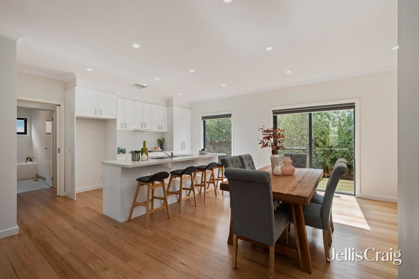 141A Hull Road, Croydon image 2