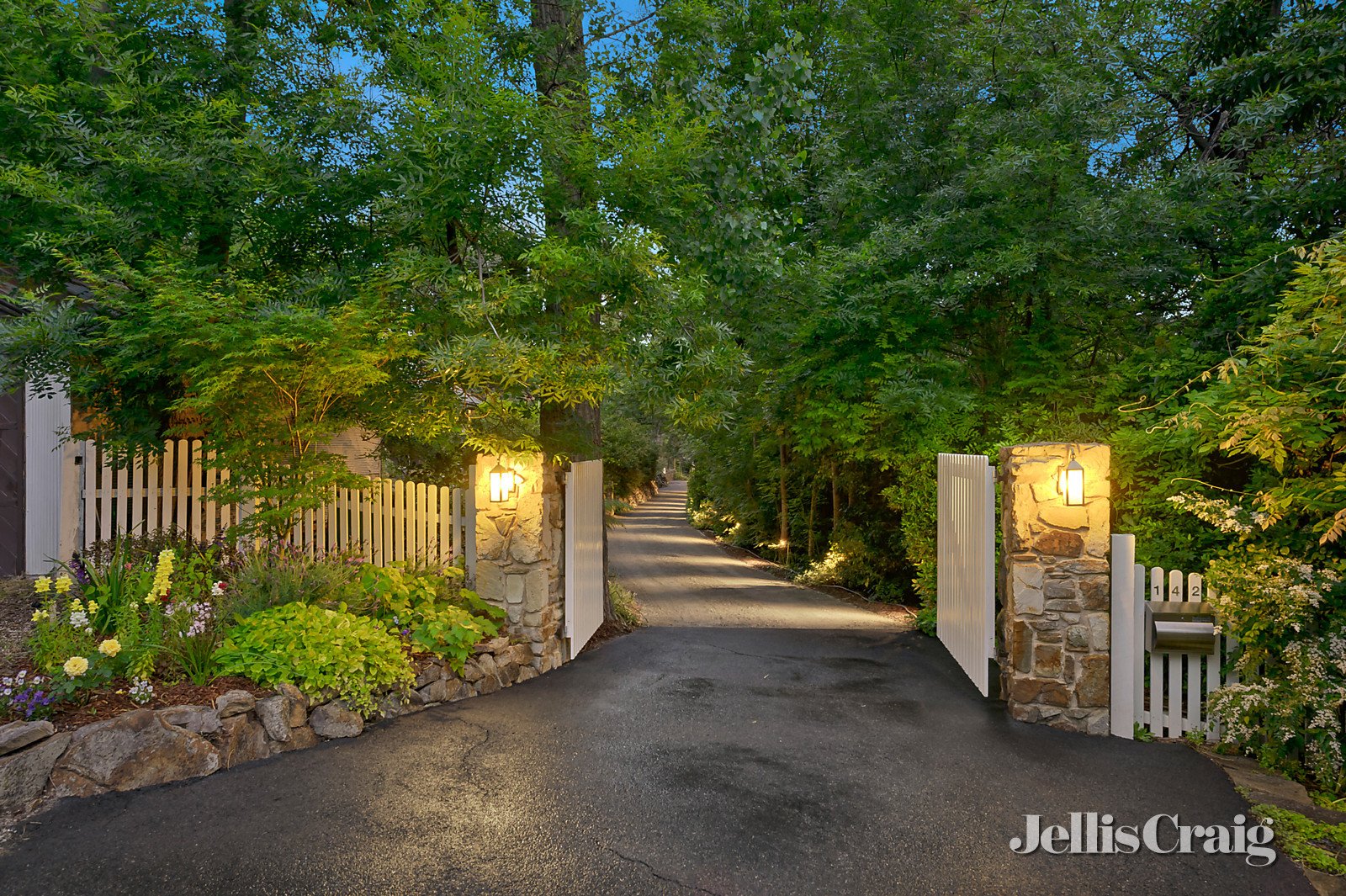 142 Cardigan Road, Mooroolbark image 2