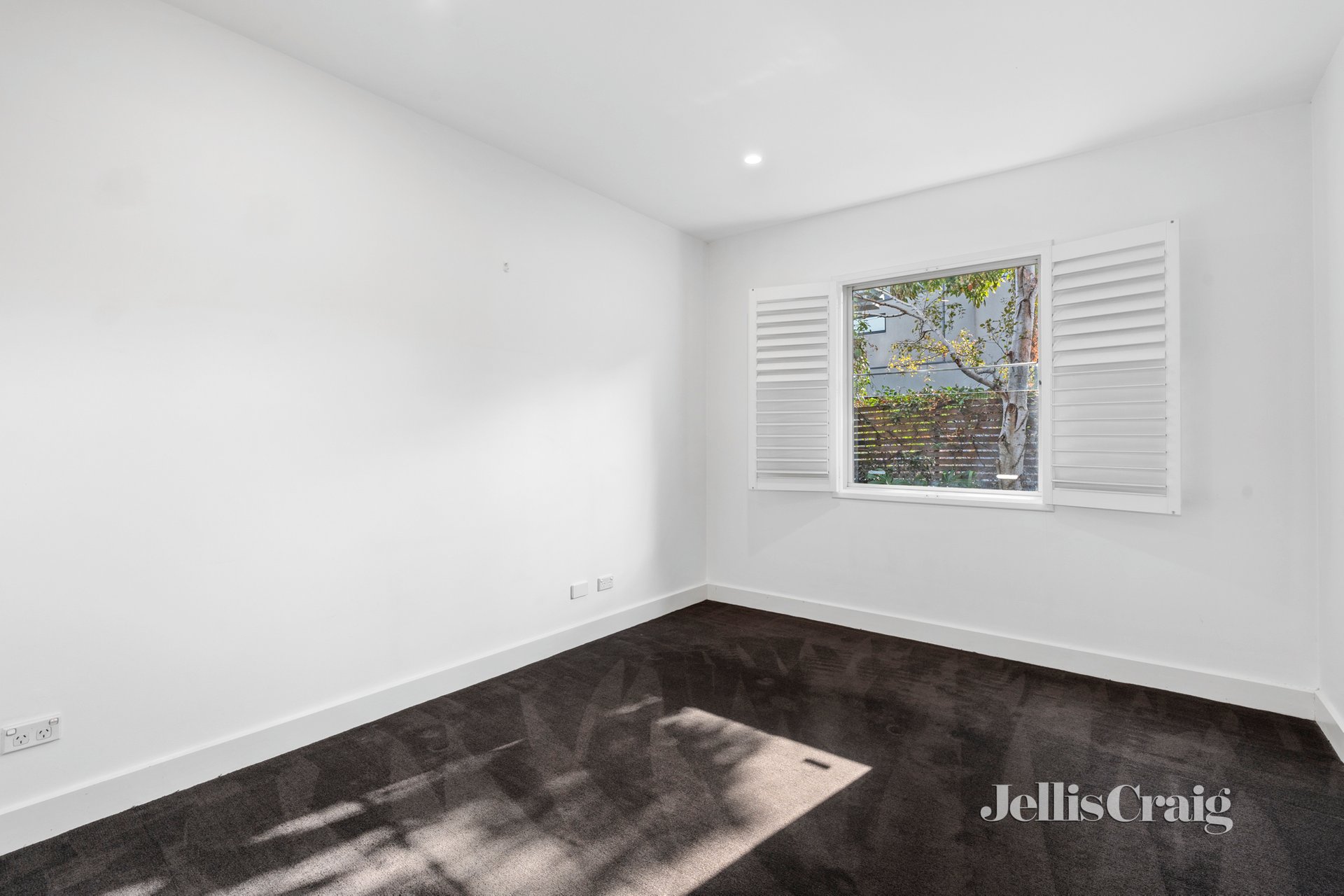 1/42 Corsair St, Richmond image 5