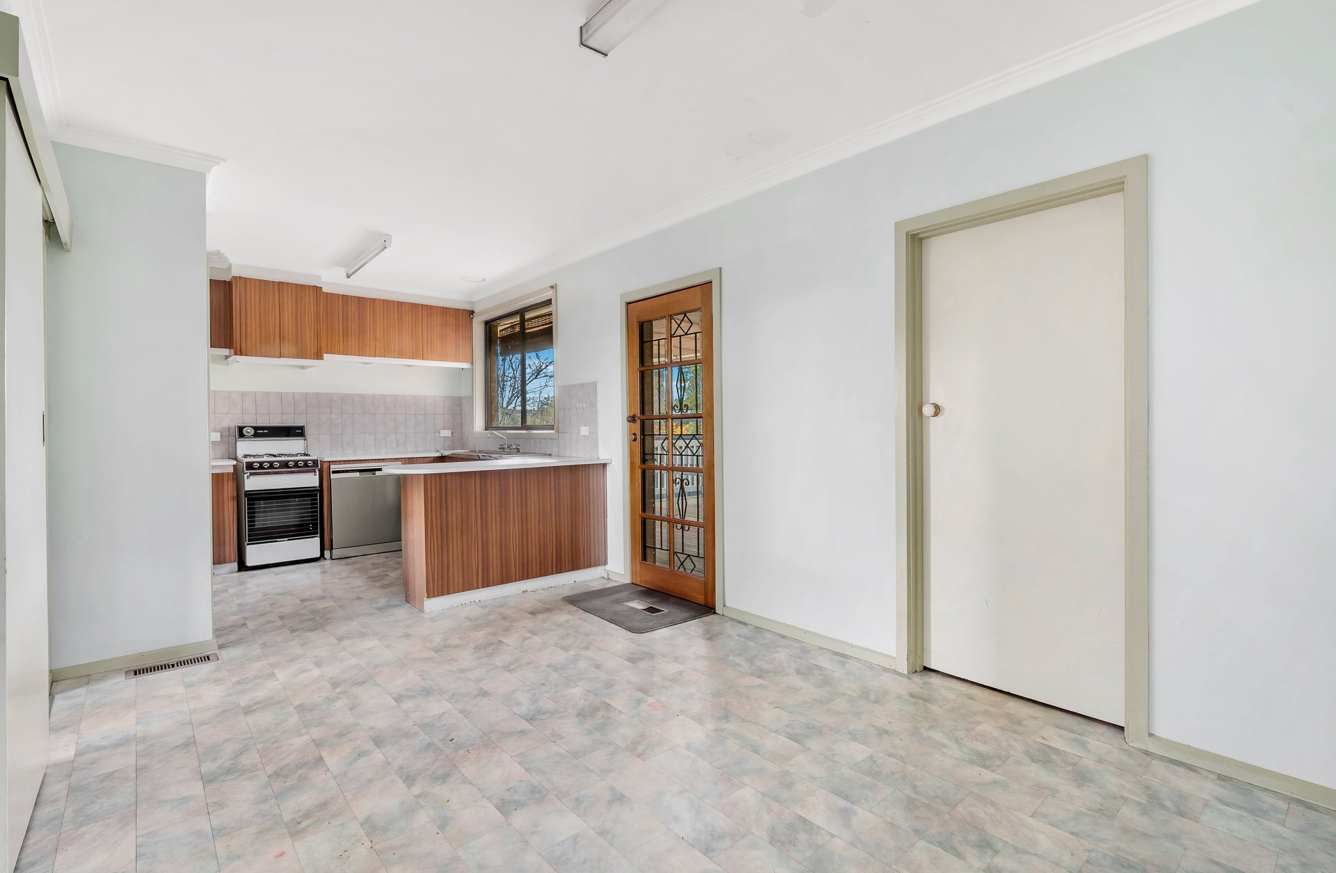 142 Hull Road, Croydon image 3