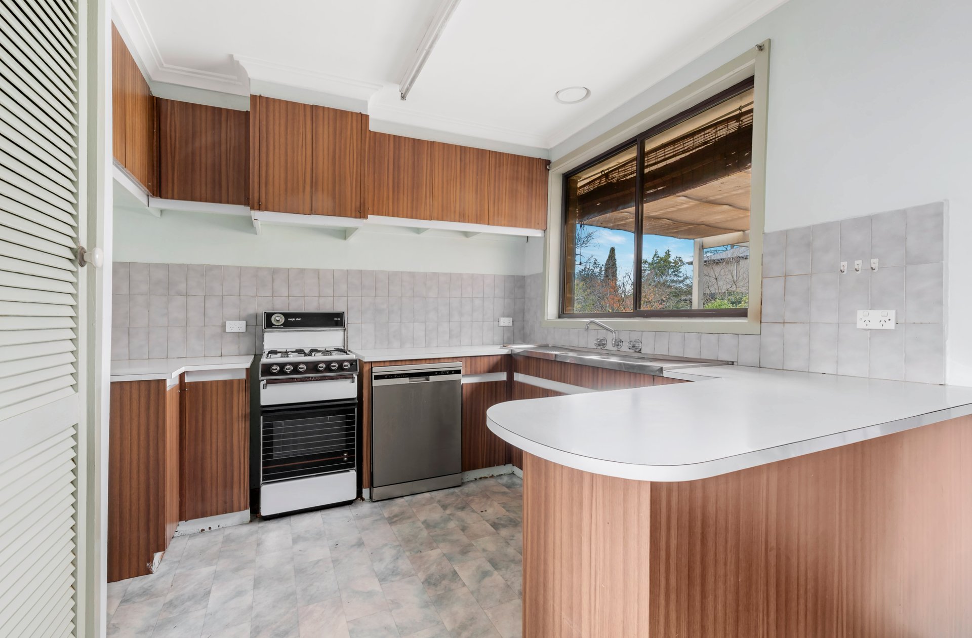142 Hull Road, Croydon image 2