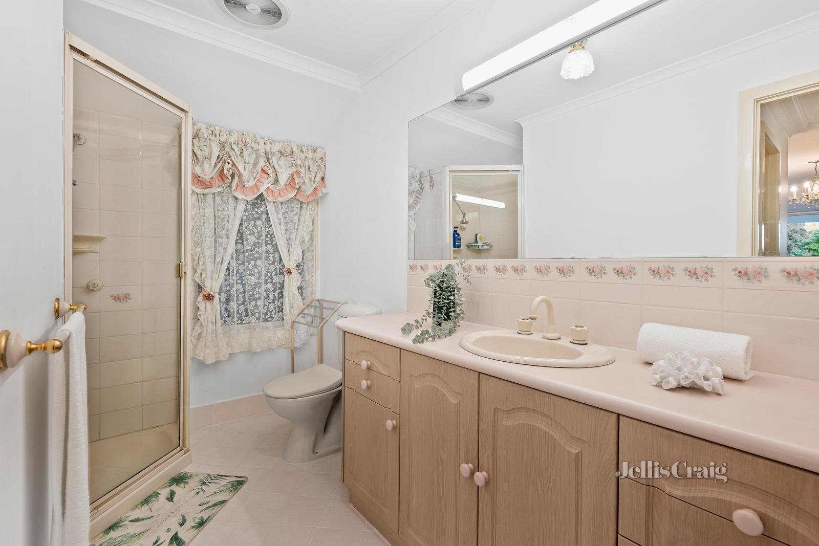 142 Jells Road, Wheelers Hill image 12