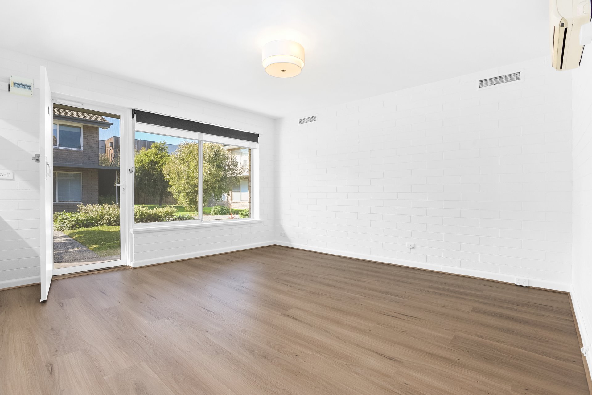 14 / 2 Salmon Street Mentone