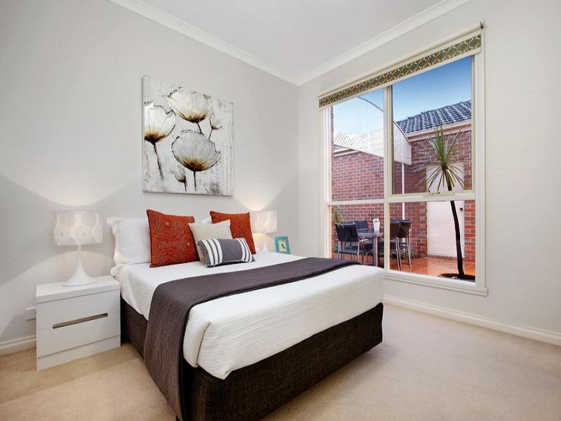 1/42 Severn Street, Balwyn North image 8