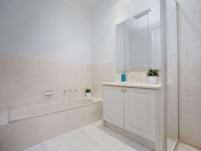 1/42 Severn Street, Balwyn North image 9