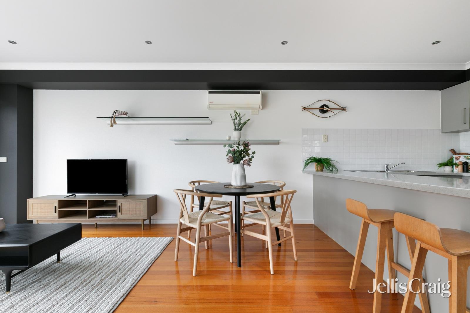 1/422 Gaffney Street, Pascoe Vale image 2