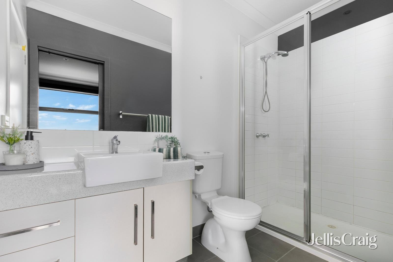 1/422 Gaffney Street, Pascoe Vale image 8