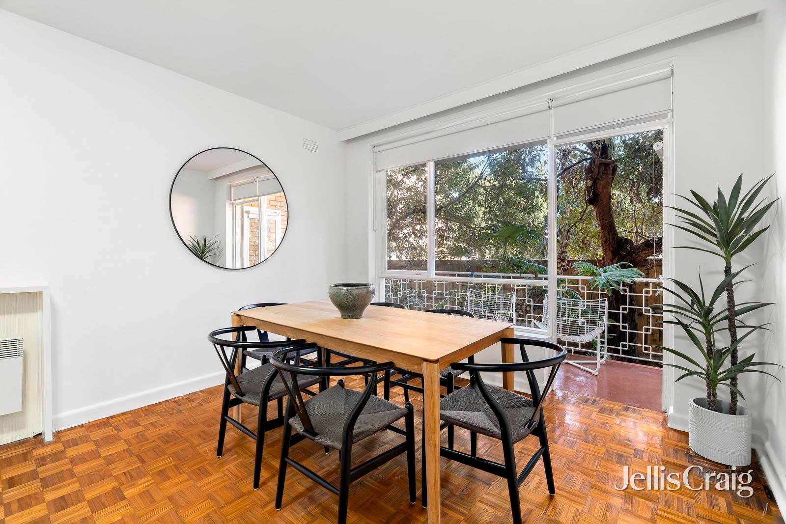 14/24 Acland Street, St&nbsp;Kilda image 3