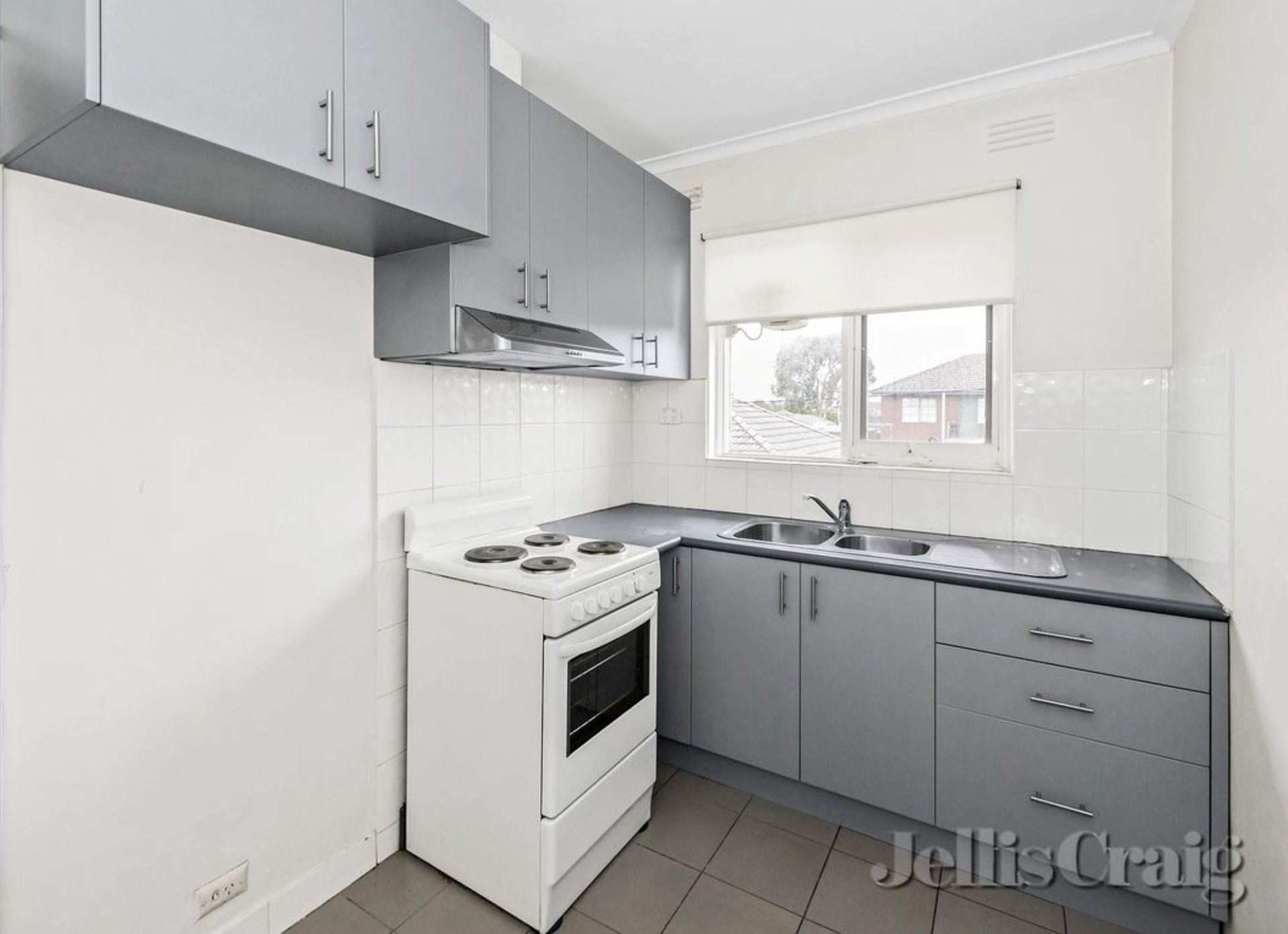 14/25 Royal Avenue, Glen Huntly image 2