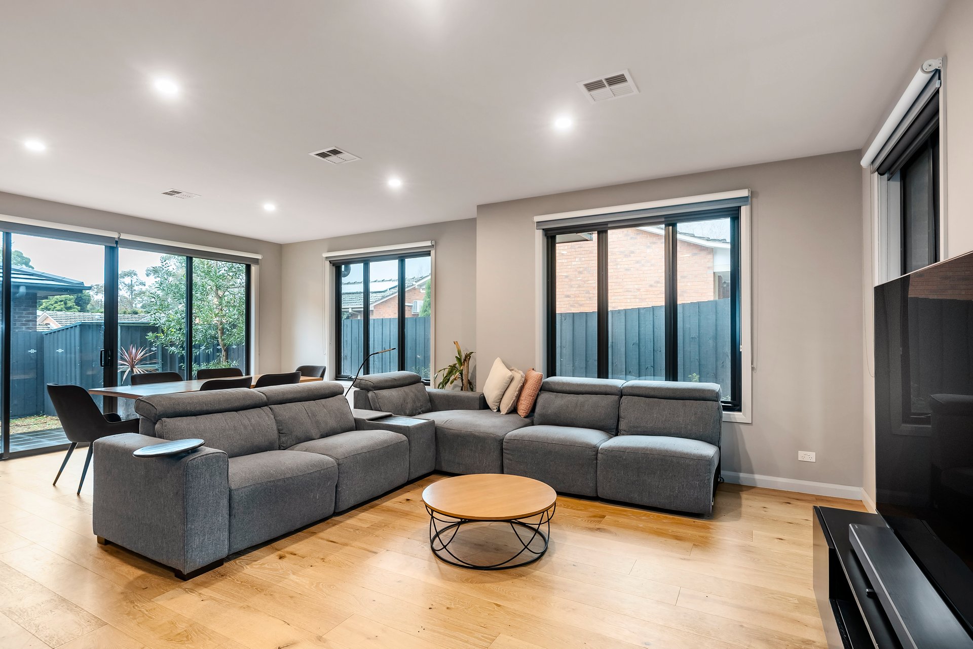 1/43 Laburnum Street, Blackburn image 1