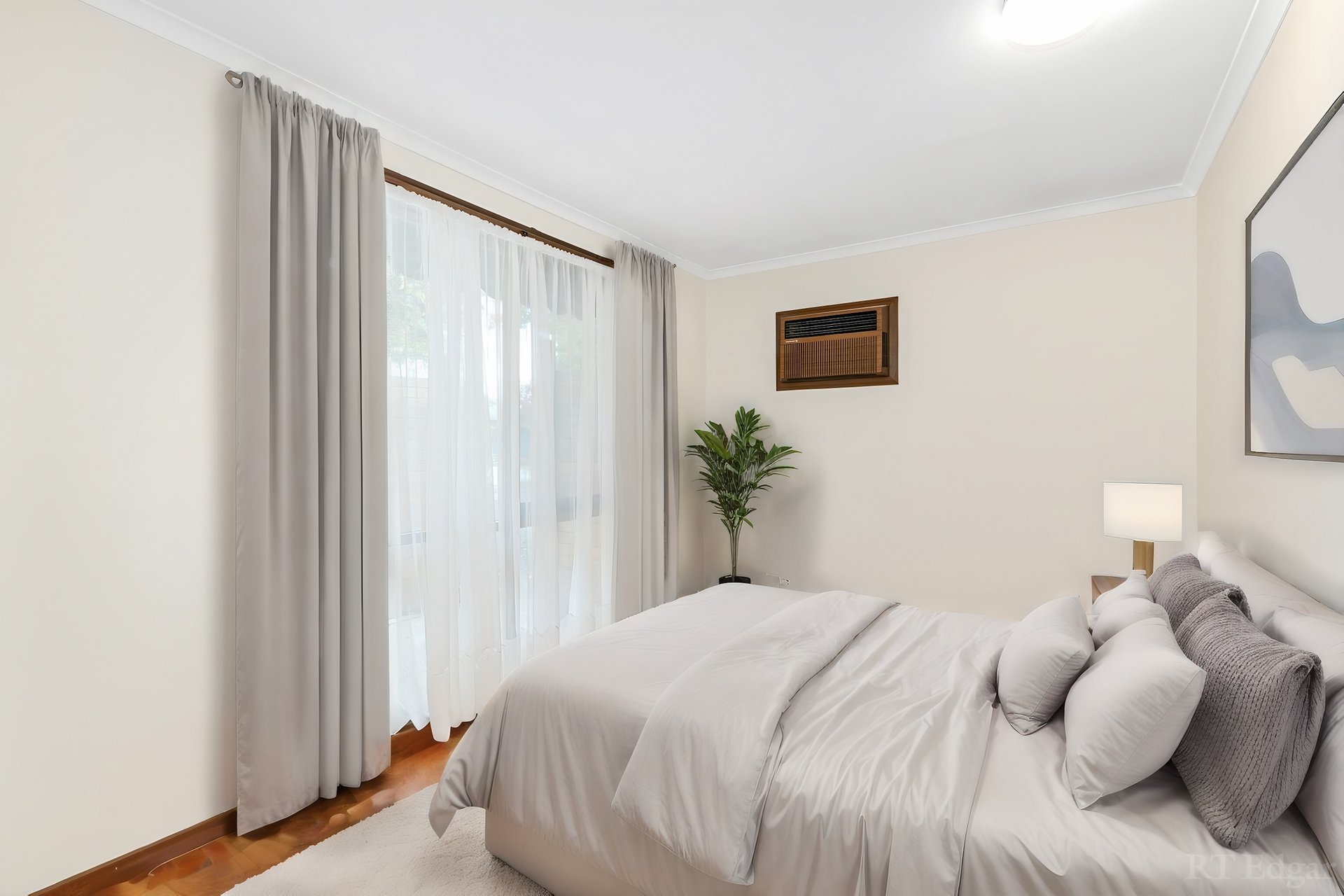 Property Gallery Thumbnail 6