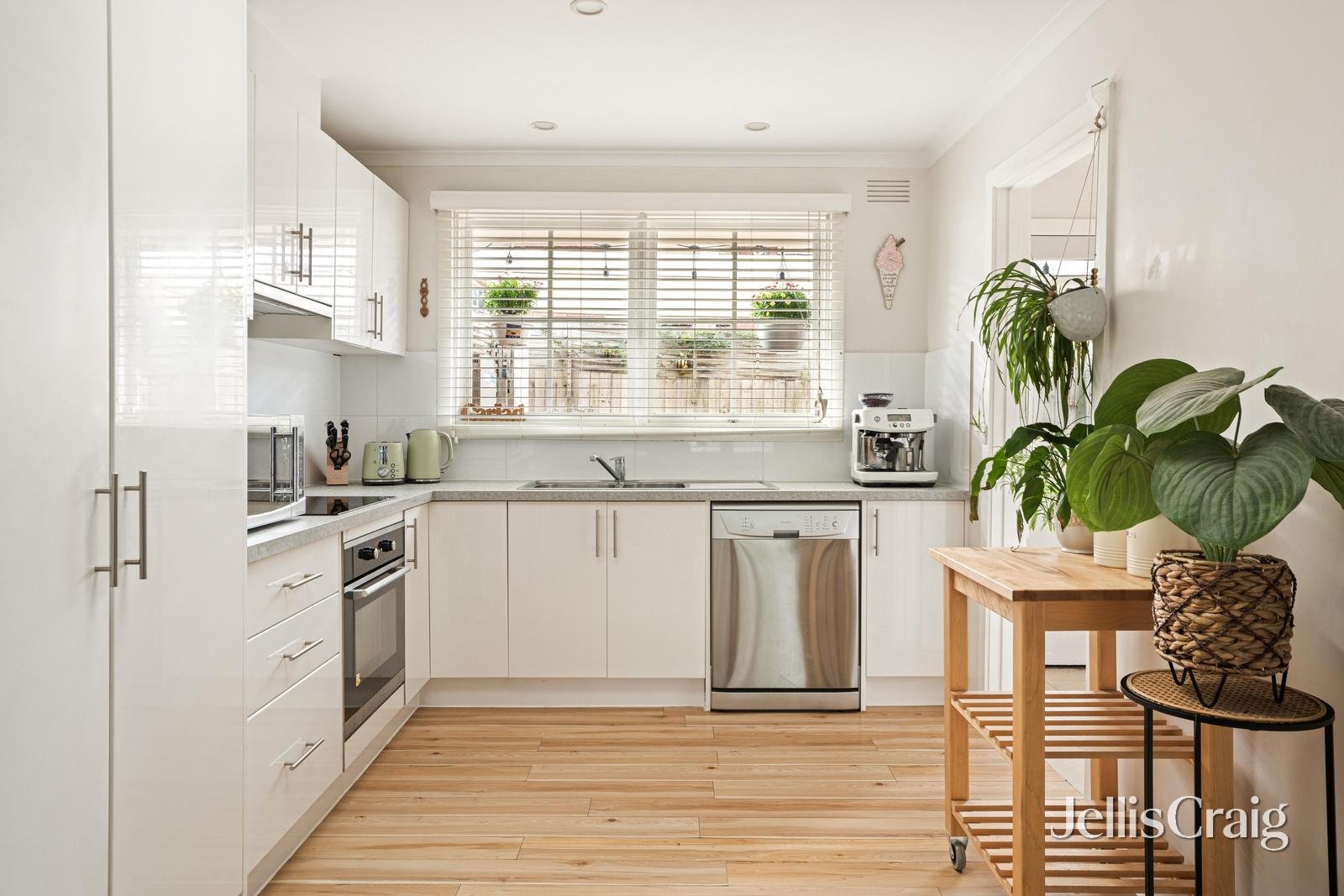 14/374 Warrigal Road, Cheltenham image 5