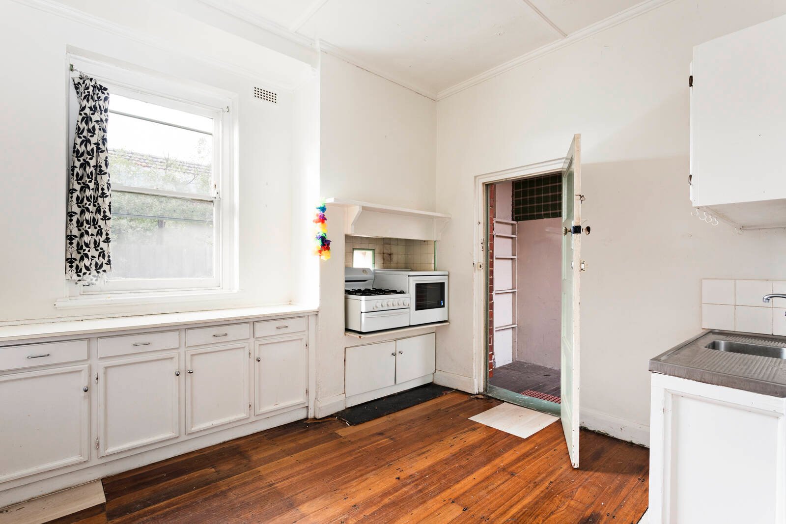 Property Gallery Thumbnail 6